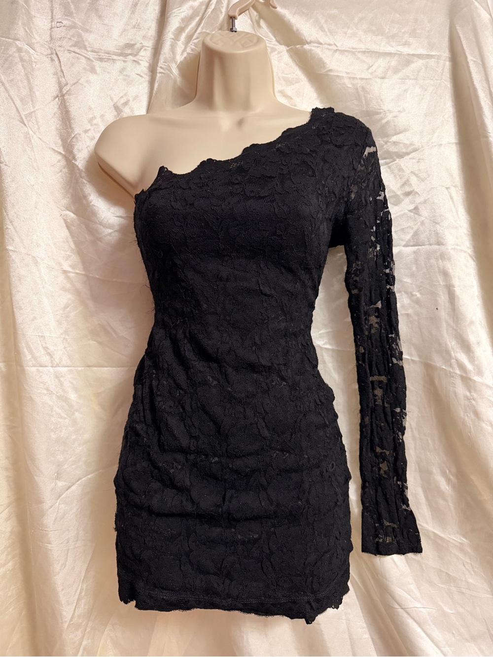 Black One-Shoulder Lace Bodycon Dress